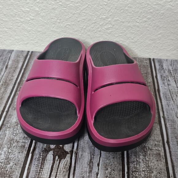 OOFOS OOmega OOahh stacked sandals in rosebud in black women's size 6 - Picture 4 of 7